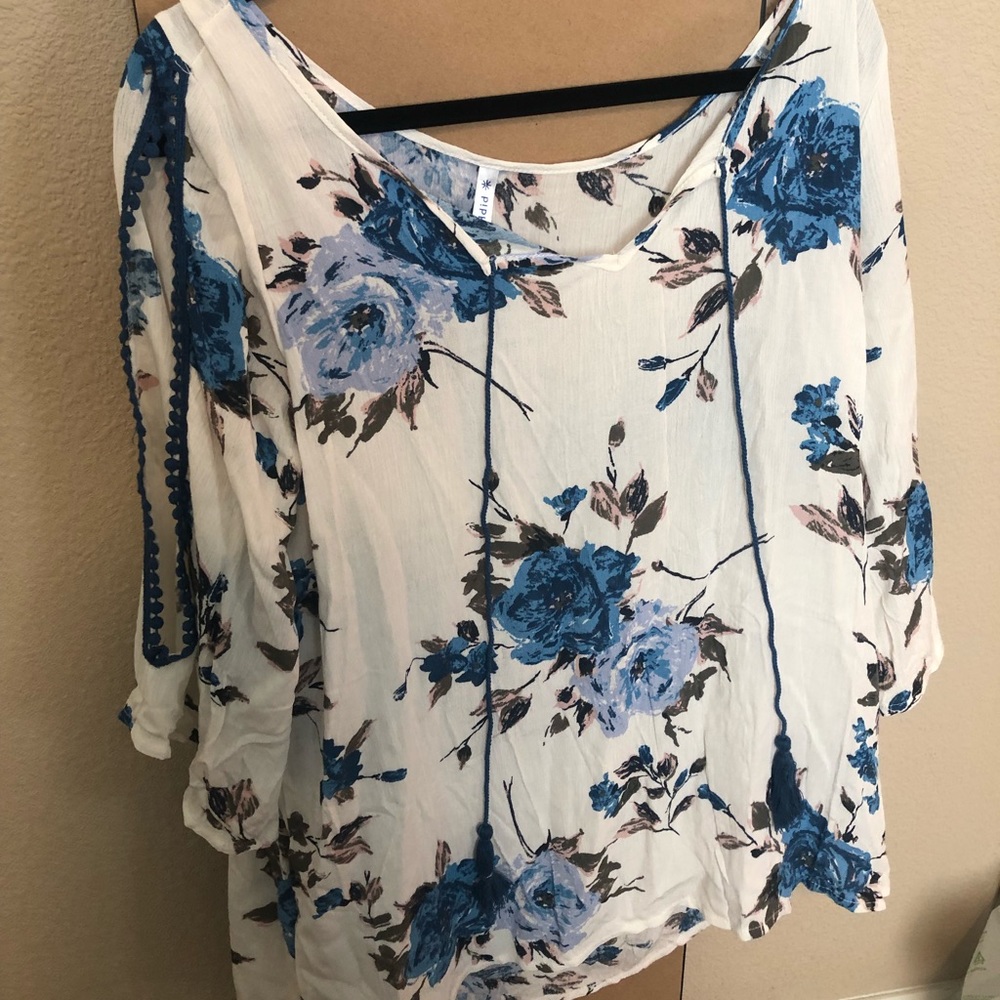 Long sleeve blouse with sleeve detail